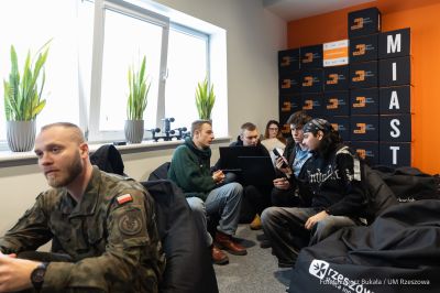 zdjęcie z wydarzenia hackathon Detect & Defend w Rzeszowie, fot. Grzegorz Bukała, Urząd Miasta Rzeszowa